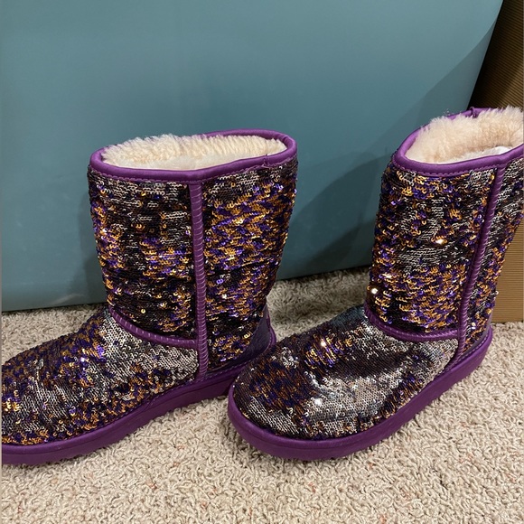 UGG classic reversible sequin sparkle boot - Picture 4 of 6